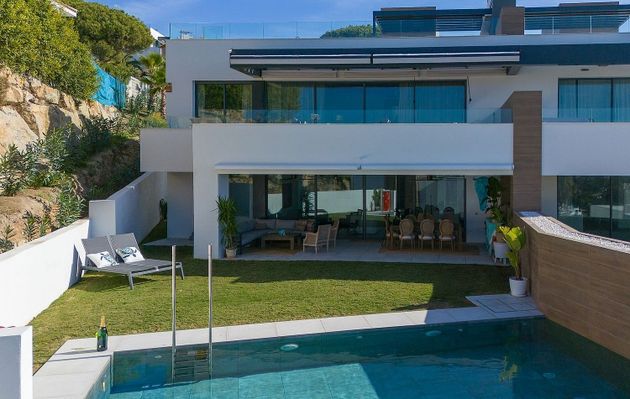 Foto 2 de Piso en venta en calle La Romana de 3 habitaciones con terraza y piscina
