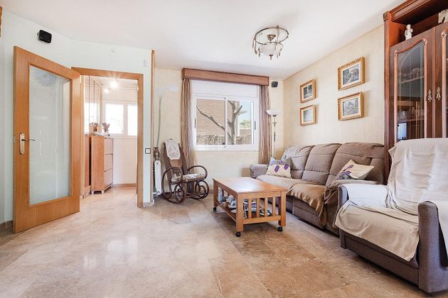 Foto 1 de Casa adossada en venda a Montigalà -Sant Crist de 3 habitacions amb terrassa i garatge