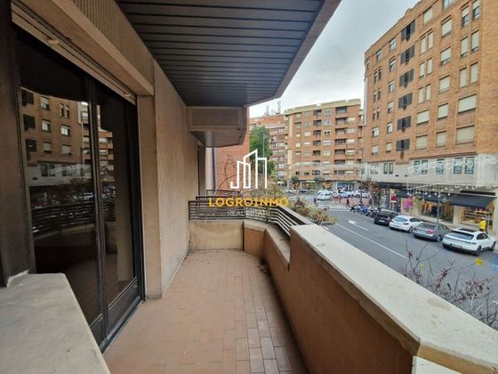 Foto 1 de Pis en venda a Centro - Logroño de 4 habitacions amb terrassa i calefacció