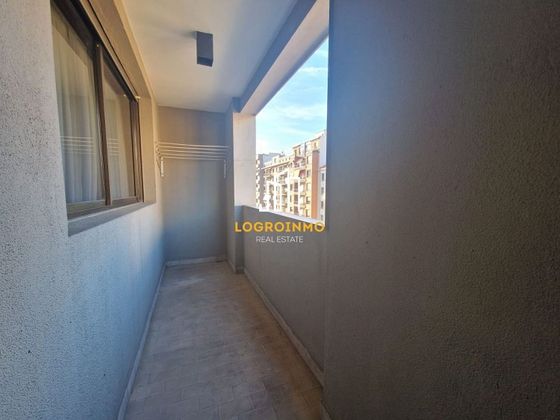 Foto 2 de Alquiler de piso en Residencia de 1 habitación con terraza y muebles