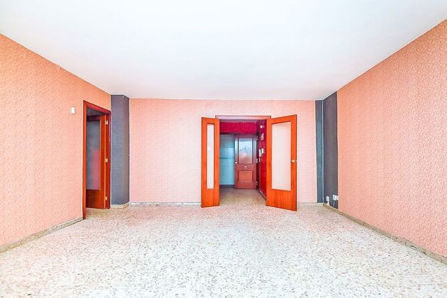 Foto 2 de Venta de piso en Constantí de 4 habitaciones con balcón y ascensor