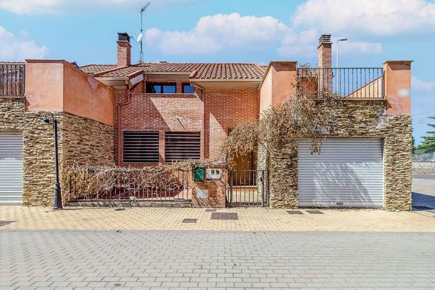 Foto 1 de Casa en venda a Sariegos de 4 habitacions amb terrassa i garatge