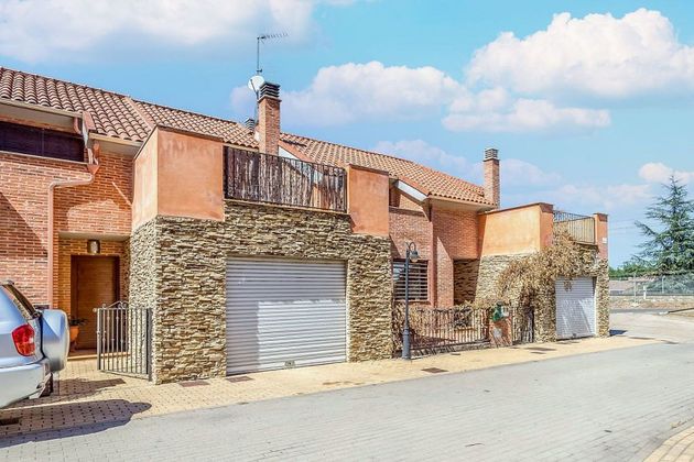 Foto 2 de Casa en venda a Sariegos de 4 habitacions amb terrassa i garatge