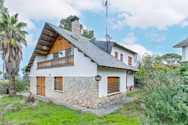 Foto 1 de Casa en venda a Castellví de Rosanes de 5 habitacions amb piscina i garatge