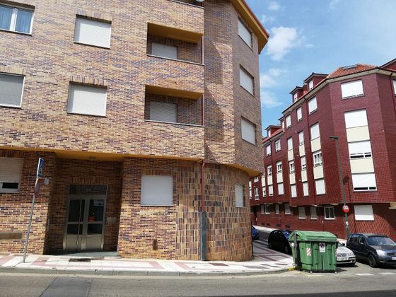 Foto 2 de Pis en venda a Trobajo del Camino de 1 habitació amb garatge i ascensor