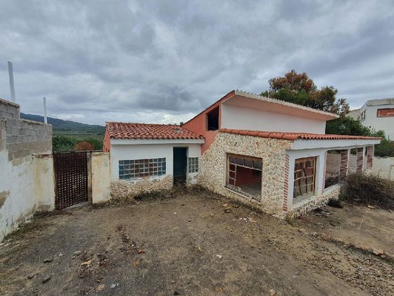 Foto 1 de Casa en venda a Villar del Arzobispo de 4 habitacions amb piscina