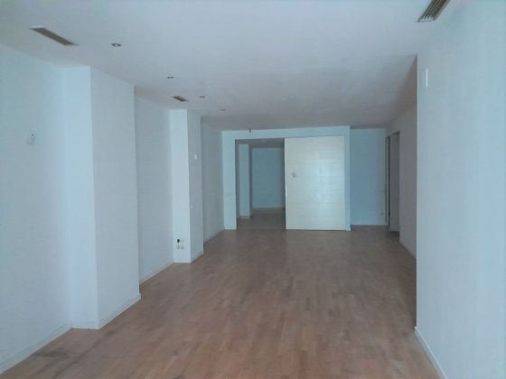 Foto 2 de Piso en venta en Centre - Cornellà de Llobregat de 3 habitaciones y 125 m²
