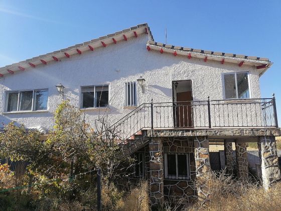 Foto 1 de Casa en venda a Herradón de Pinares de 5 habitacions i 160 m²