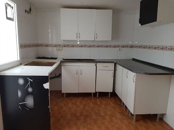 Foto 2 de Casa en venda a Andújar de 4 habitacions amb garatge