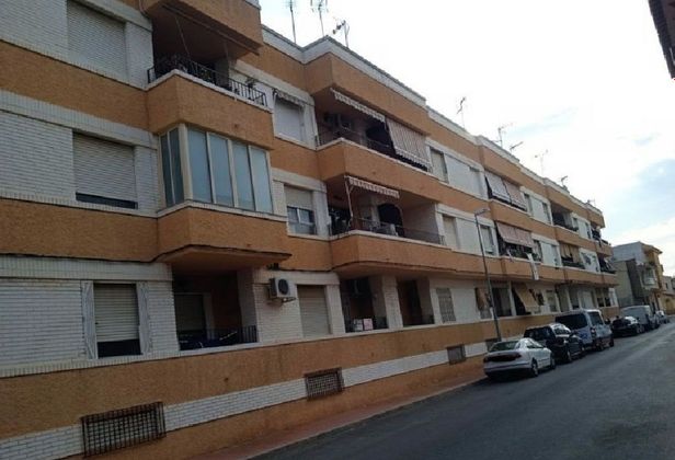 Foto 1 de Pis en venda a Daya Nueva de 3 habitacions amb garatge i balcó