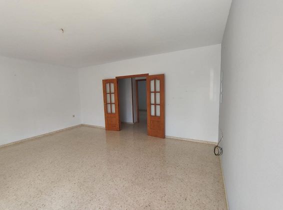 Foto 2 de Piso en venta en Santos de Maimona (Los) de 4 habitaciones y 113 m²