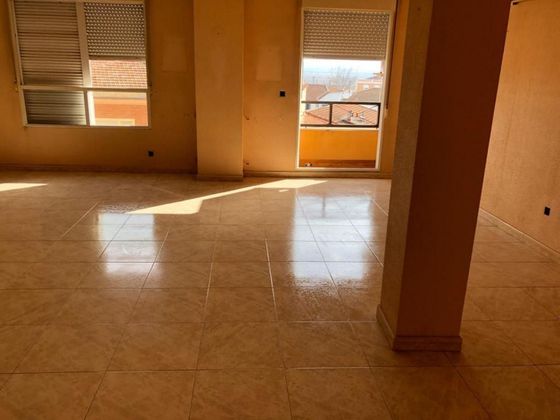 Foto 2 de Pis en venda a Villarrobledo de 2 habitacions amb garatge i balcó