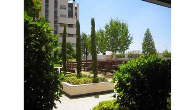 Foto 2 de Local en venta en Ensanche de Vallecas - Valdecarros con terraza y garaje