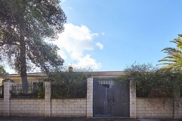 Foto 1 de Casa en venta en Linares de 4 habitaciones con piscina y garaje