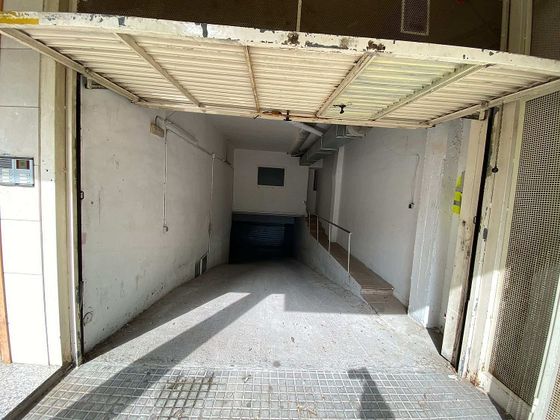 Foto 2 de Local en venta en Vallpineda - Santa Bàrbara con garaje y ascensor