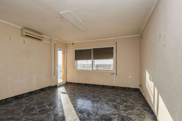 Foto 2 de Piso en venta en Torreforta de 3 habitaciones con terraza y aire acondicionado