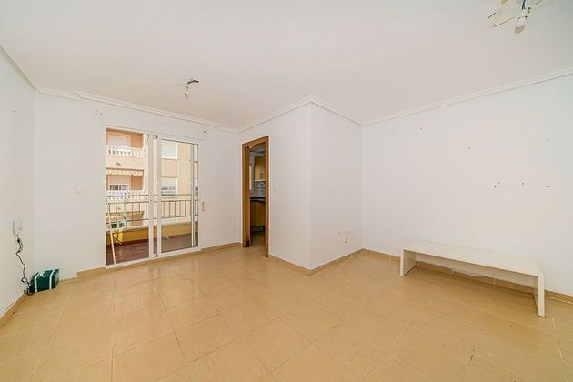 Foto 2 de Pis en venda a Centro - Torrevieja de 3 habitacions amb balcó i ascensor