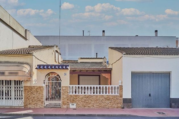 Foto 1 de Casa en venda a Daya Nueva de 3 habitacions amb terrassa