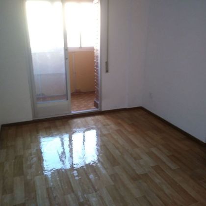 Foto 2 de Venta de piso en Palomeras sureste de 3 habitaciones con terraza