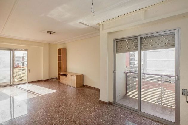 Foto 2 de Venta de piso en Massanassa de 3 habitaciones con balcón y ascensor