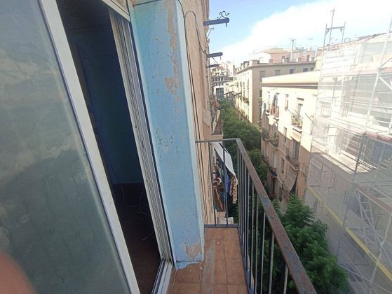 Foto 2 de Venta de piso en El Raval de 1 habitación con balcón
