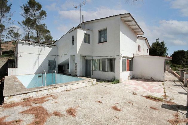 Foto 1 de Casa en venda a Sant Esteve Sesrovires de 5 habitacions i 293 m²