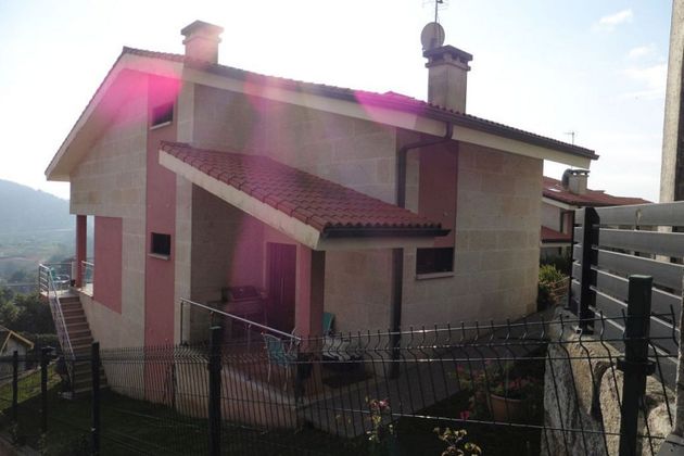 Foto 1 de Casa en venta en Vilaboa de 4 habitaciones con terraza