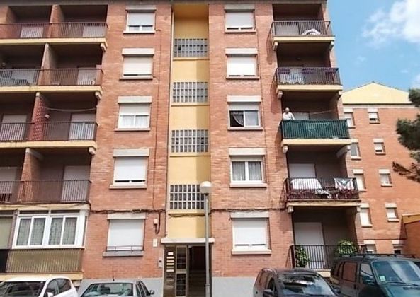 Foto 1 de Venta de piso en Estadi-Horta Vermella-Santa Anna de 3 habitaciones y 74 m²