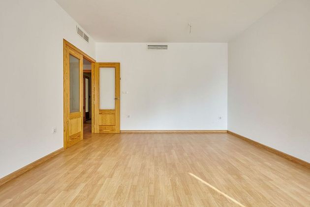 Foto 2 de Piso en venta en Yecla de 3 habitaciones con garaje y ascensor