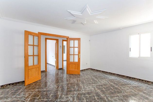 Foto 2 de Venta de piso en Orihuela ciudad de 2 habitaciones y 90 m²