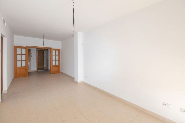 Foto 2 de Piso en venta en Alcaucín de 2 habitaciones con piscina y garaje