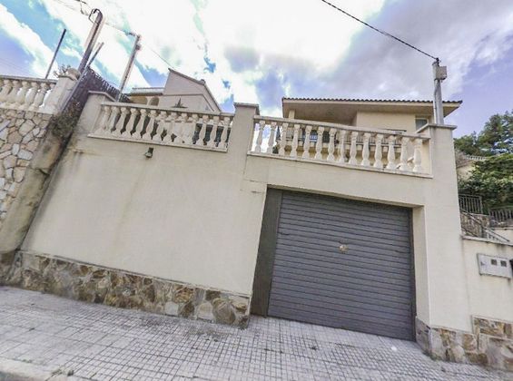 Foto 1 de Venta de casa en Castellnou - Can Mir - Sant Muç de 3 habitaciones y 234 m²