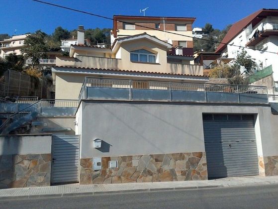 Foto 1 de Casa en venta en Vallirana de 4 habitaciones con piscina