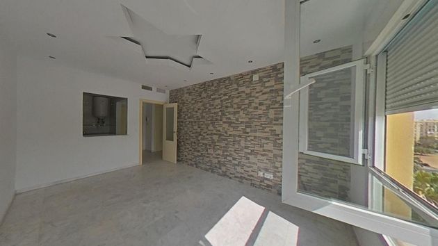 Foto 1 de Alquiler de piso en Palacio de Congresos - Urbadiez - Entrepuentes de 1 habitación con aire acondicionado y ascensor