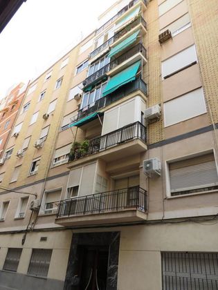 Foto 1 de Venta de piso en Santa María de Gracia de 3 habitaciones con ascensor