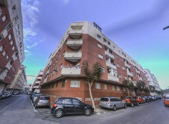 Foto 1 de Venta de piso en Centro - Torrevieja de 2 habitaciones con piscina y ascensor
