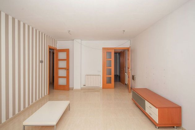 Foto 2 de Venta de piso en Pobla de Claramunt, la de 3 habitaciones con terraza y piscina