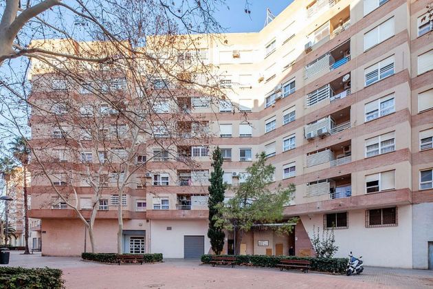 Foto 1 de Venta de piso en Ciutat Fallera de 4 habitaciones con terraza y garaje