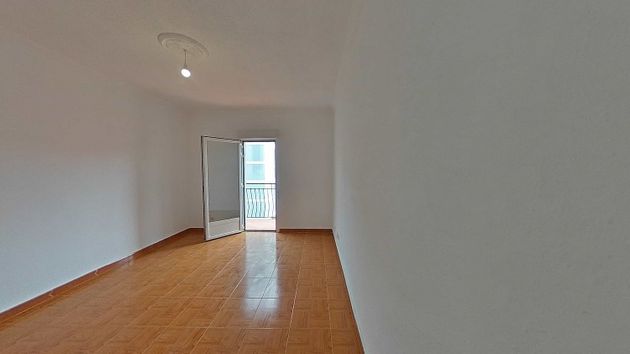 Foto 2 de Piso en alquiler en Zona Renfe de 3 habitaciones con terraza