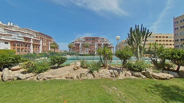 Foto 1 de Piso en alquiler en Nueva Torrevieja - Aguas Nuevas de 2 habitaciones con terraza y piscina