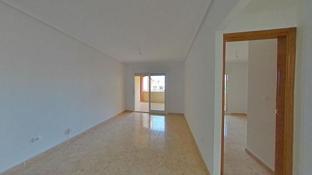 Foto 2 de Piso en alquiler en Nueva Torrevieja - Aguas Nuevas de 2 habitaciones con terraza y piscina
