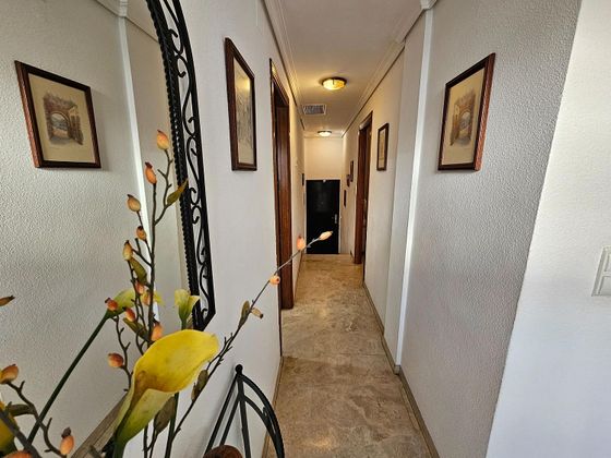 Foto 2 de Casa adossada en venda a Huerta de la Reina - Trassierra de 5 habitacions amb aire acondicionat i calefacció