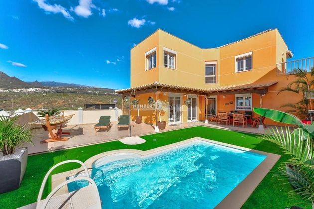 Foto 1 de Xalet en lloguer a Los Cristianos - Playa de las Américas de 4 habitacions amb terrassa i piscina