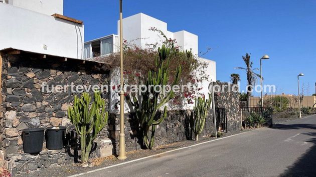 Foto 1 de Venta de casa en Corralejo de 2 habitaciones con terraza y piscina