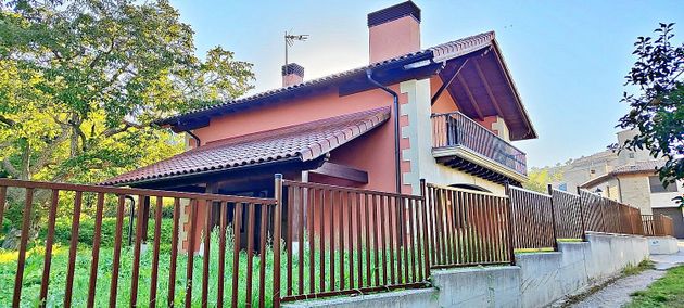Foto 2 de Xalet en venda a Ardanaz de 4 habitacions amb terrassa i garatge