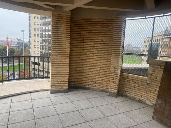 Foto 2 de Venta de piso en calle Doctor Huarte de 5 habitaciones con terraza y garaje