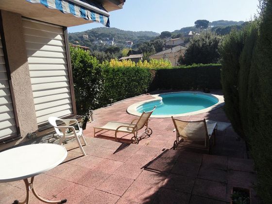 Foto 2 de Venta de casa en Llinars del Valles de 3 habitaciones con piscina y jardín
