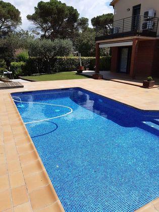 Foto 1 de Alquiler de casa en Roca del Vallès, la de 3 habitaciones con piscina y jardín