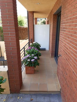 Foto 2 de Alquiler de casa en Roca del Vallès, la de 3 habitaciones con piscina y jardín