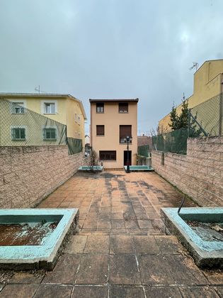 Foto 2 de Chalet en venta en Navalafuente de 4 habitaciones con terraza y garaje